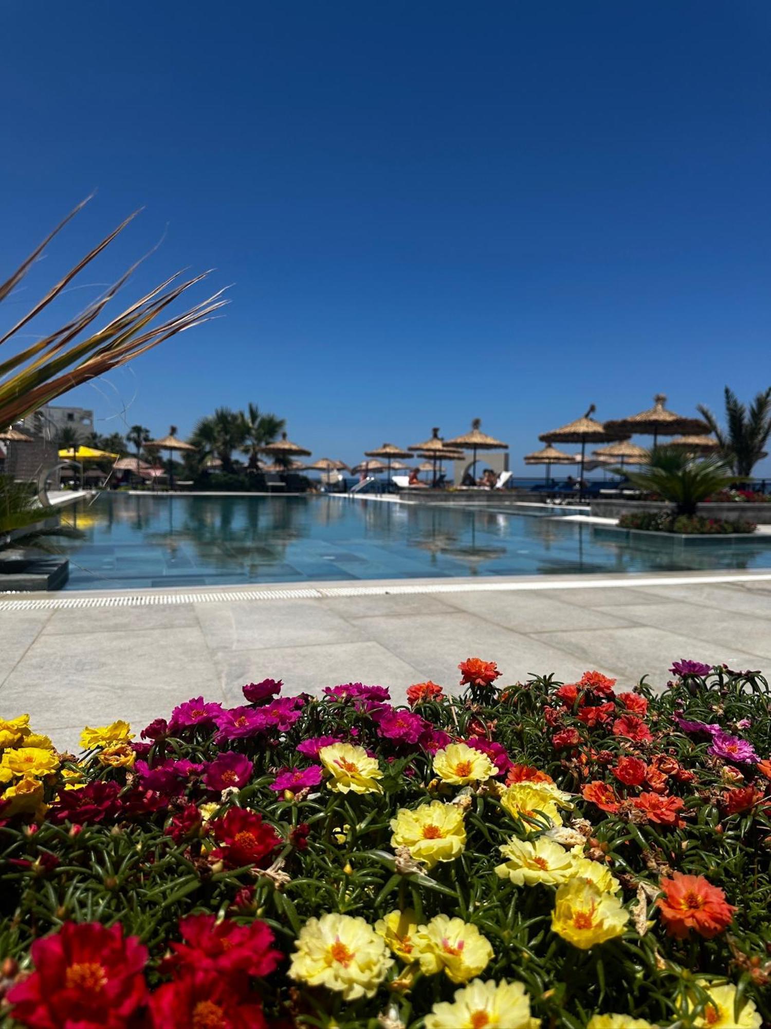 Manolya Hotel Lapithos  Exterior photo