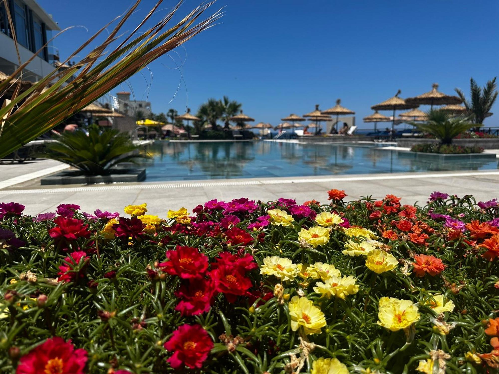 Manolya Hotel Lapithos  Exterior photo
