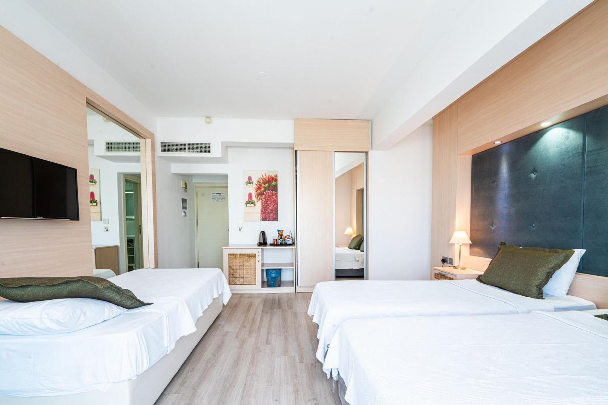 Manolya Hotel Lapithos  Exterior photo