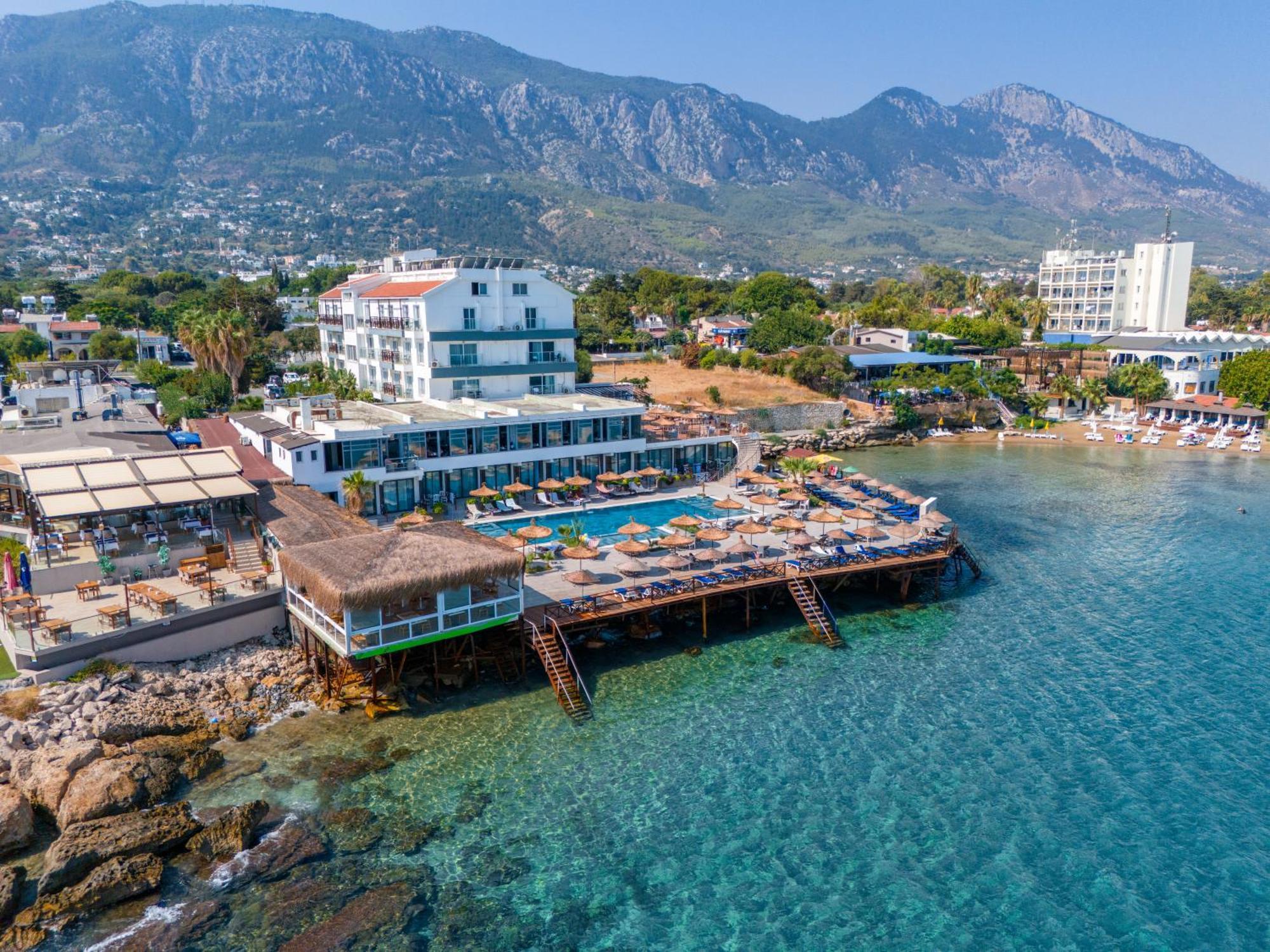 Manolya Hotel Lapithos  Exterior photo