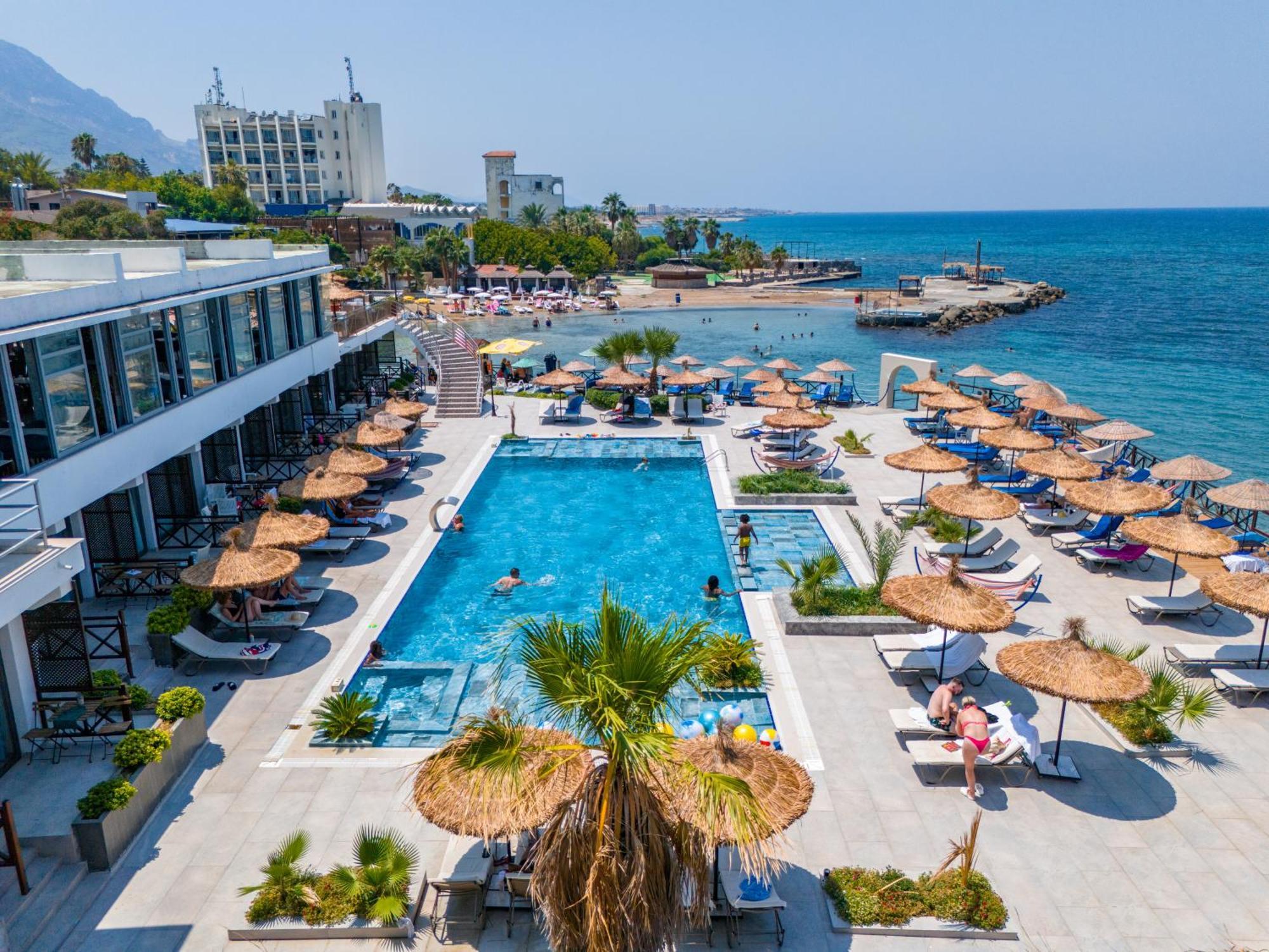 Manolya Hotel Lapithos  Exterior photo