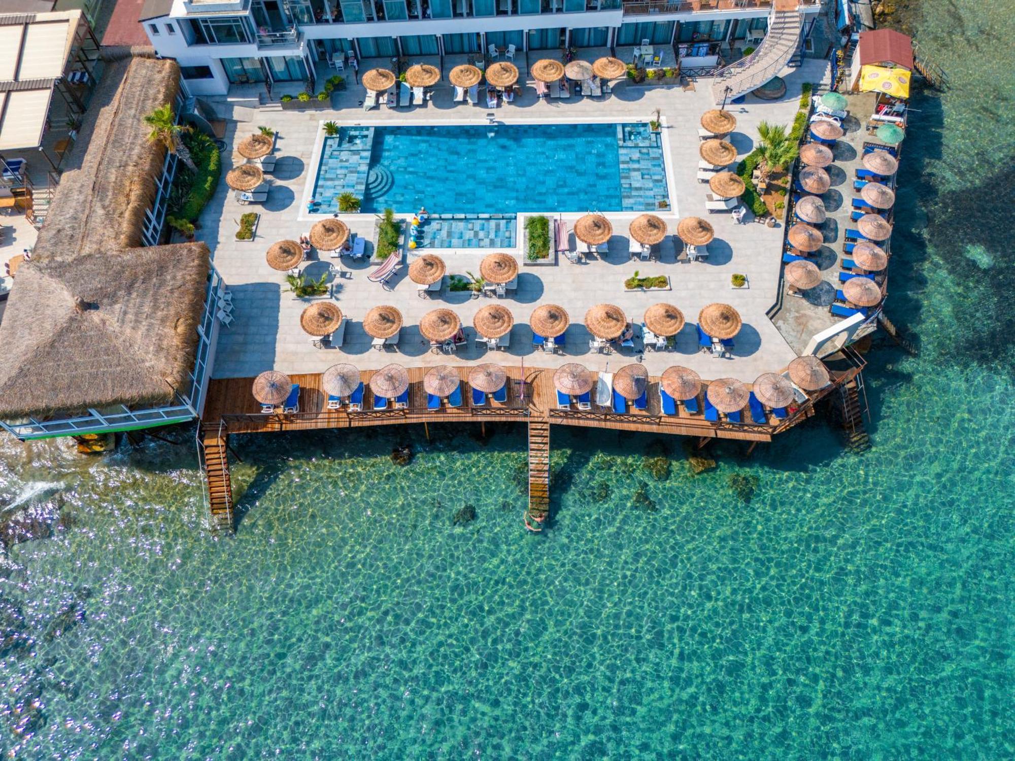Manolya Hotel Lapithos  Exterior photo