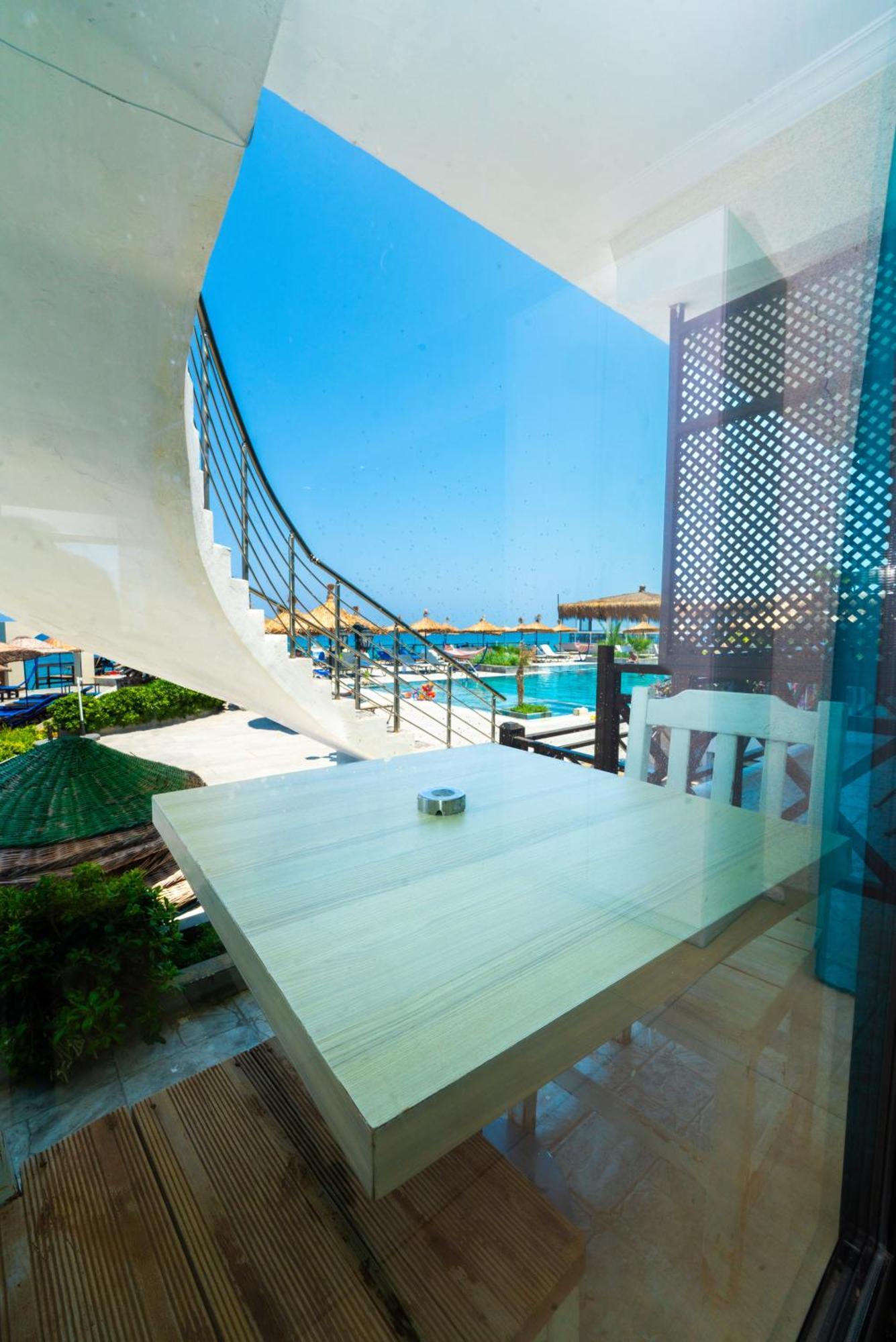 Manolya Hotel Lapithos  Exterior photo