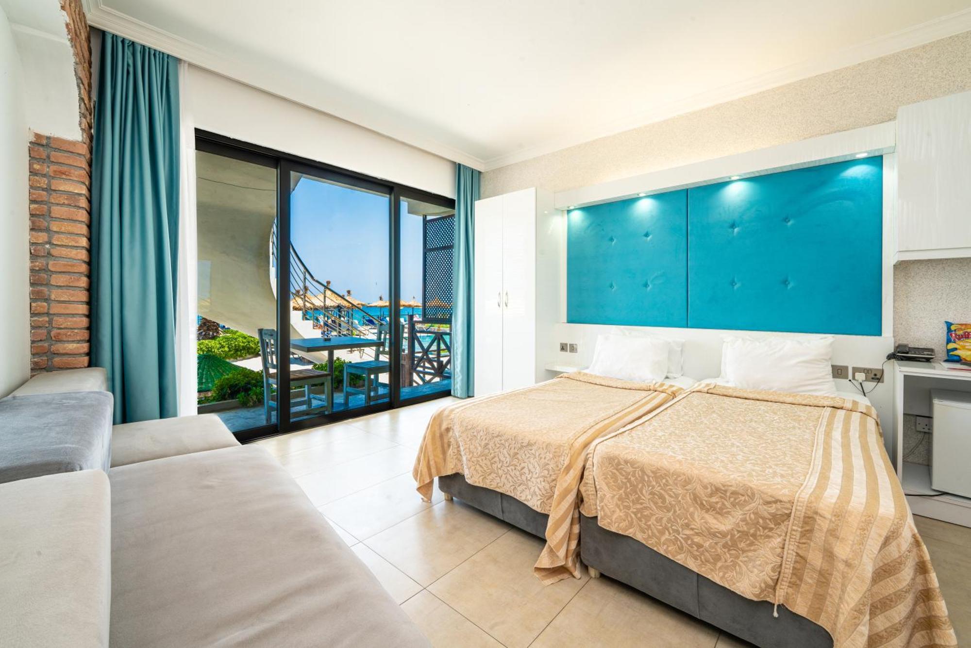 Manolya Hotel Lapithos  Exterior photo