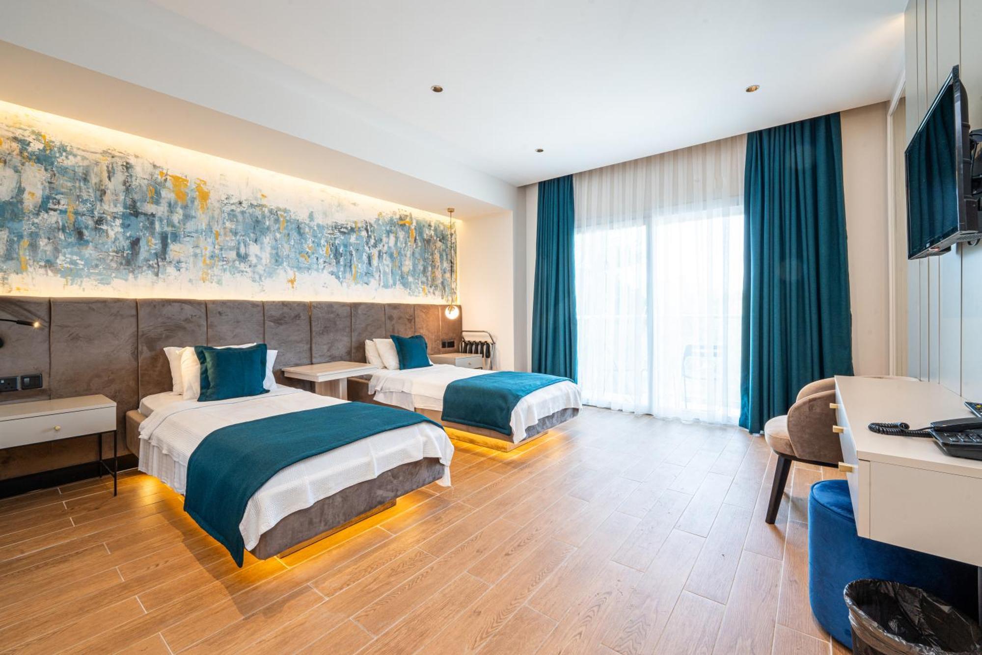 Manolya Hotel Lapithos  Exterior photo