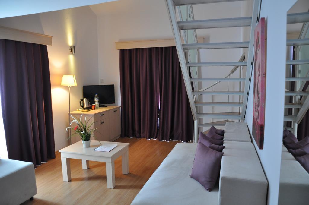 Manolya Hotel Lapithos  Exterior photo