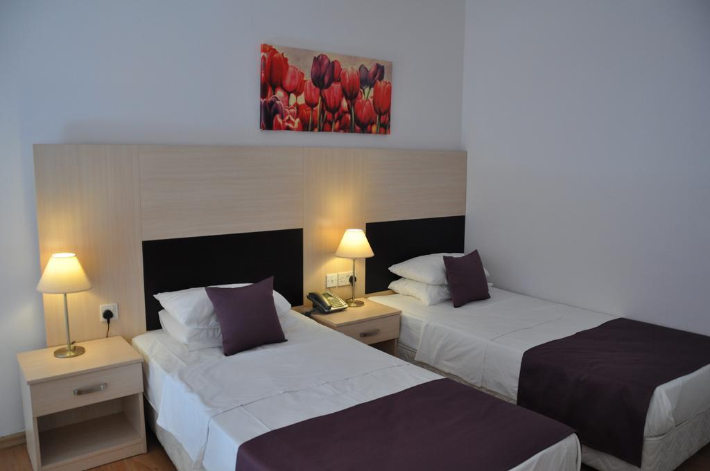 Manolya Hotel Lapithos  Exterior photo